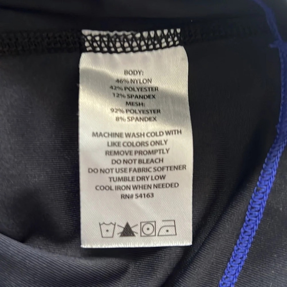 Calvin Klein sports athletic top with built in bra. Quick dry. - Picture 4 of 13